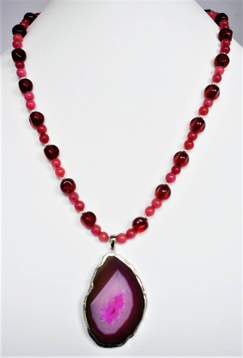 Rosa Und Kastanienbraune Perlen-Achat-Halskette von ButtonsandBeadsbyJen