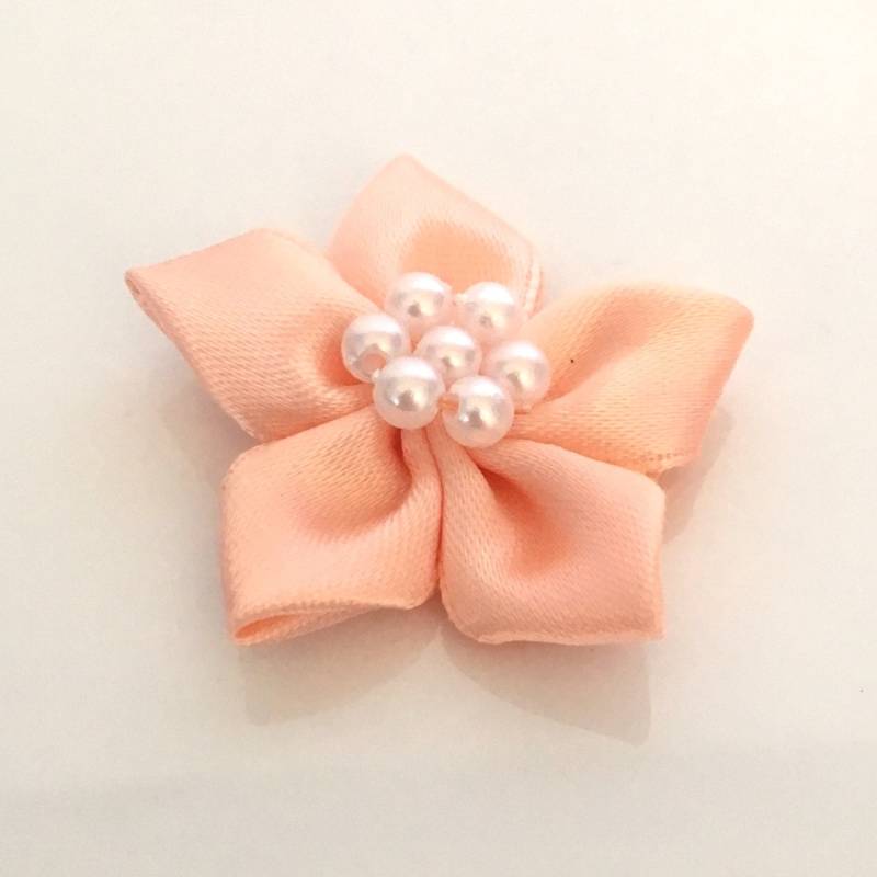 Peach Satinband Blumen Mit Perle in Der Mitte | 10, 3, 5 cm von Buttonsheduk