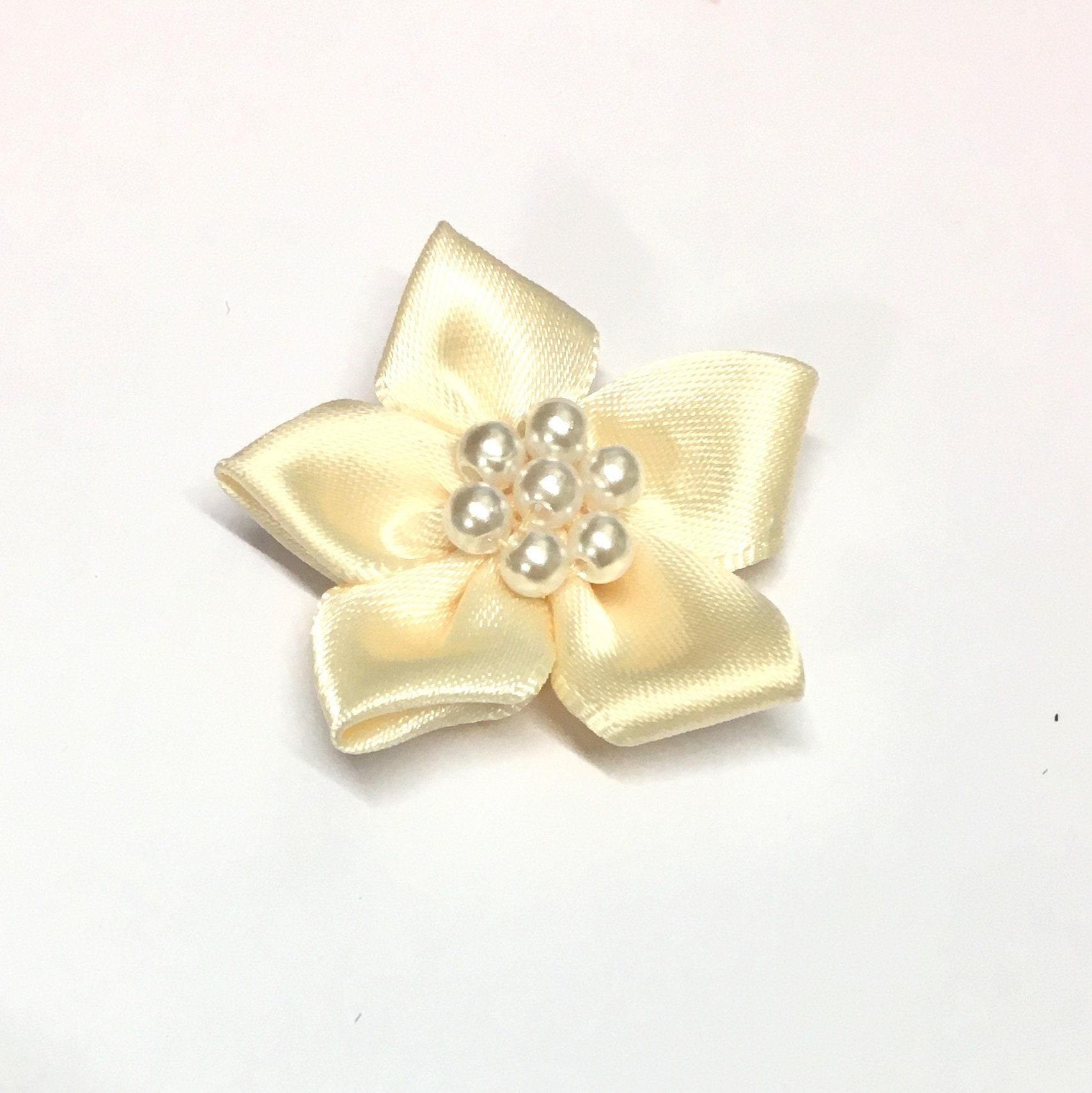 Satinband Creme Blumen Mit Perle in Der Mitte | 10, 3, 5cm von Buttonsheduk