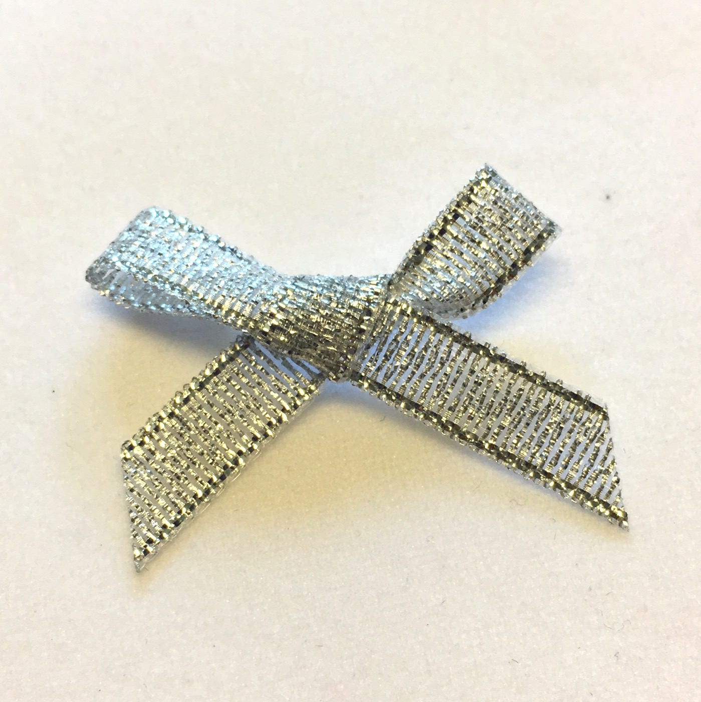 Silber Lurex Band Bögen Weihnachten Handwerk Verzierungen | 10 Stück Silber Lurex Band Bögen Weihnachten Handwerk Verzierungen | 10 Stück von Buttonsheduk