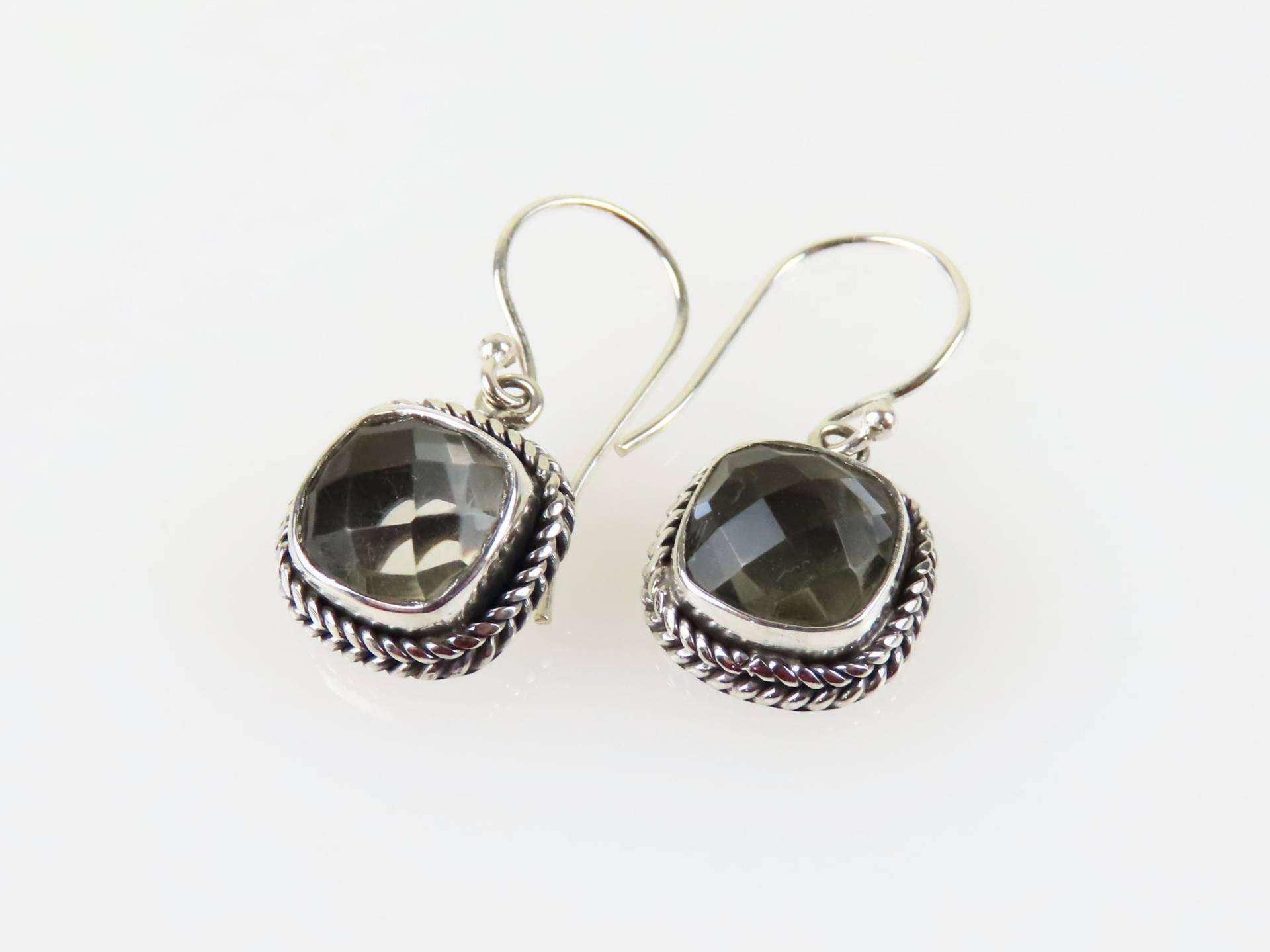 sterling Silber, Grüner Quarz, Kissenform, Edelstein Ohrringe von BuwanaJewelry