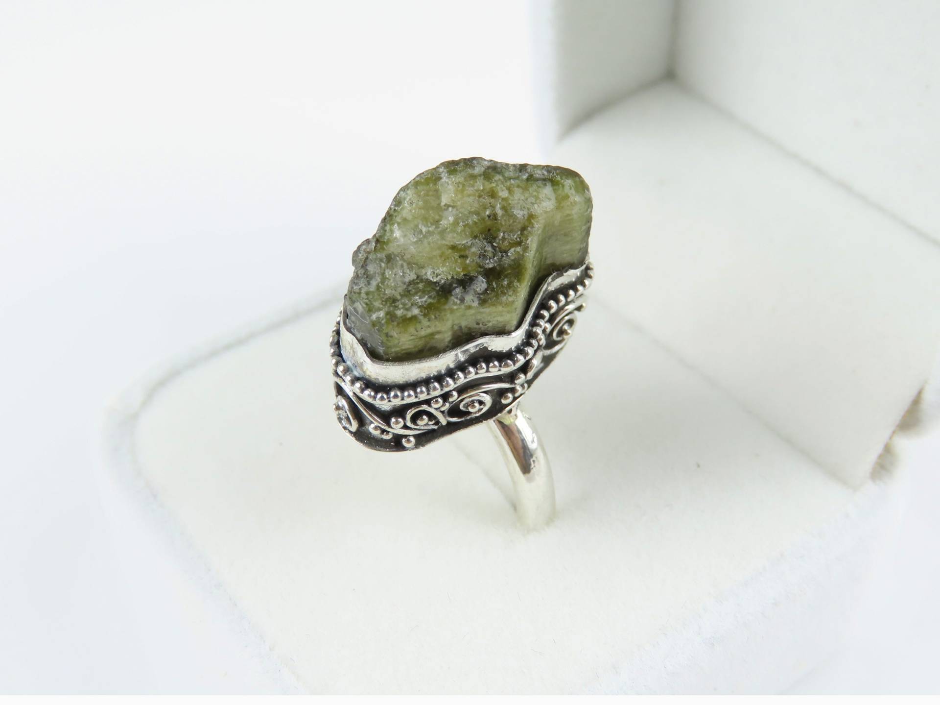 sterling Silber, Grüner Turmalin, Edelstein Ring von BuwanaJewelry