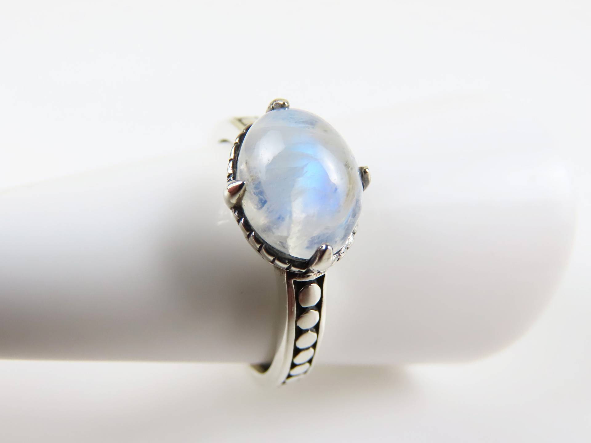 sterling Silber, Regenbogen Mondstein, Ovale Form, Edelstein Ring von BuwanaJewelry