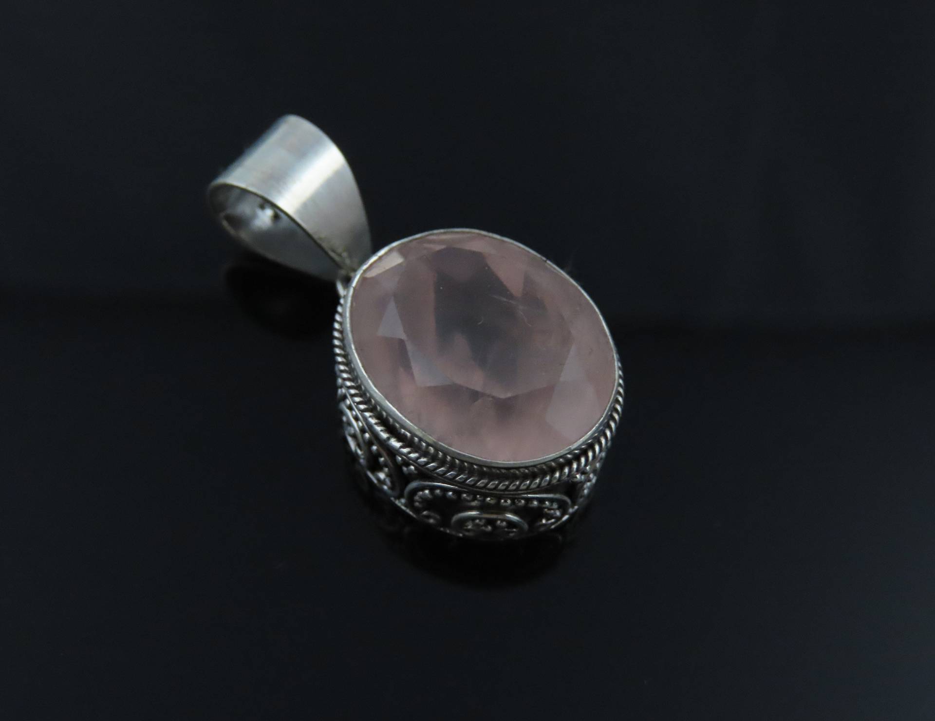 sterling Silber, Rosenquarz, Oval Bali Filigran Anhänger von BuwanaJewelry