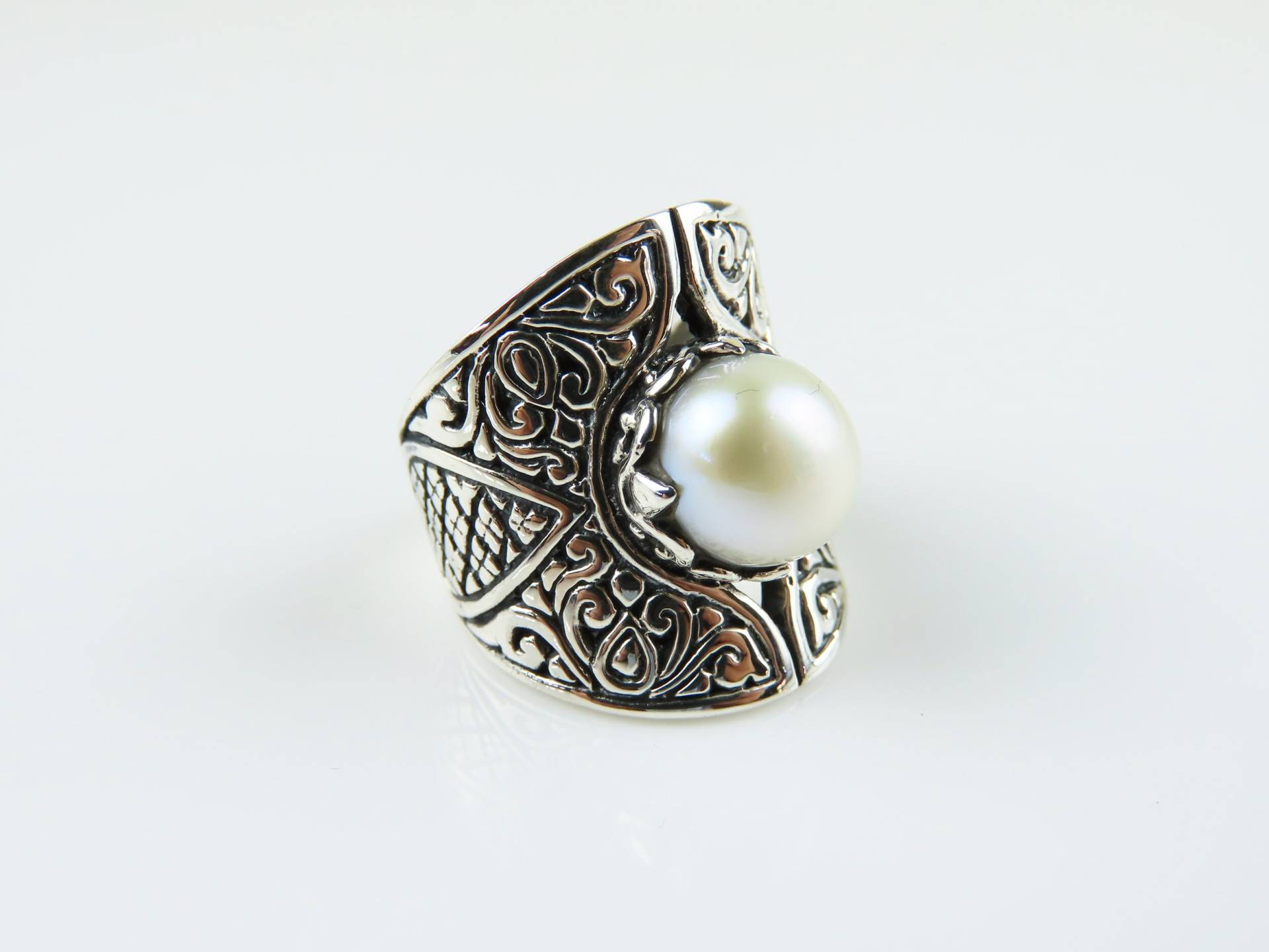 sterling Silber, Weiße Perle, Breites Band, Edelsteinring von BuwanaJewelry