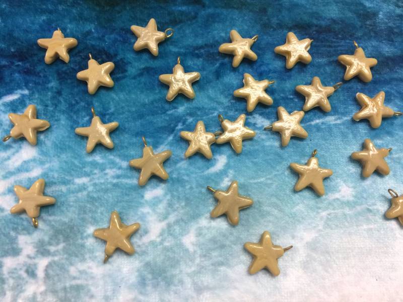 15 Stück Cremefarbene Glas Sterne Anhänger Mit Messingdrahtschlaufen von BuyAFairytale