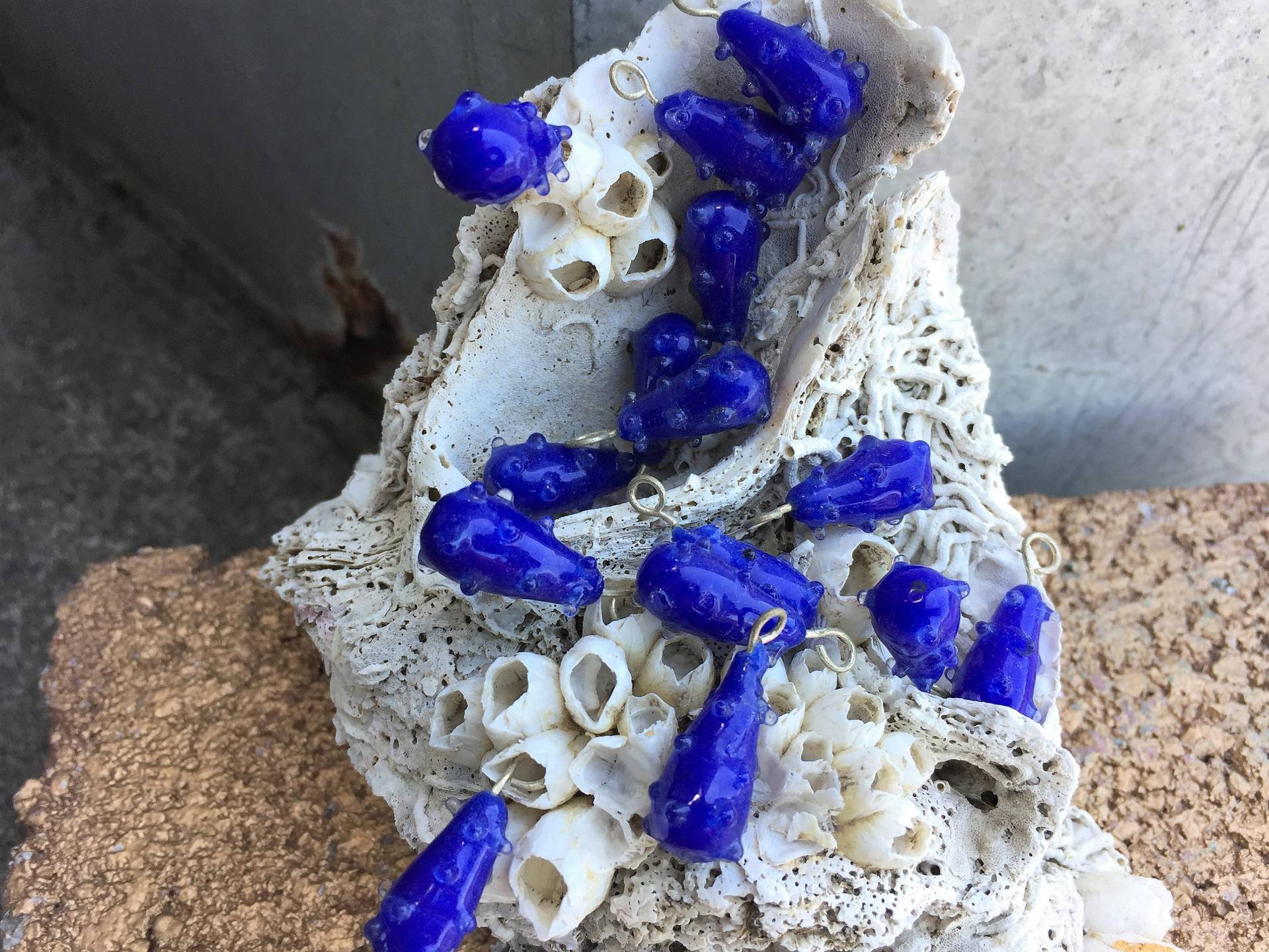 15 Stück Blaue Punkt Glas Anhänger - 17 Mm. [A7-25#00126] von BuyAFairytale