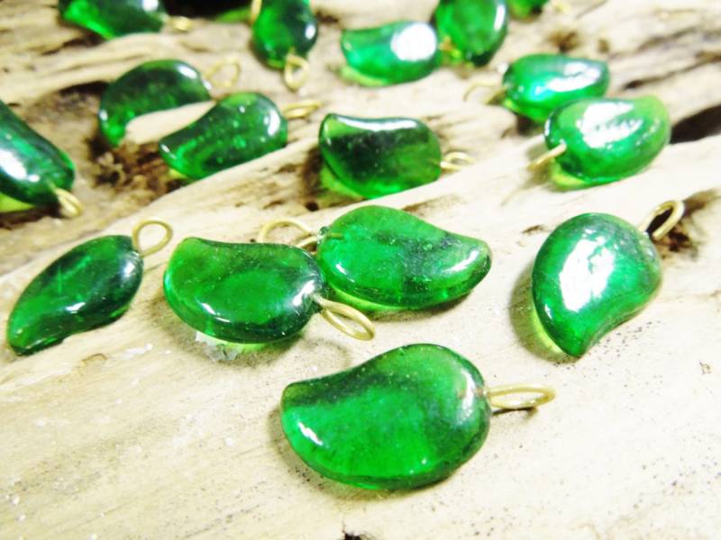 15 Stück Grüne Mango Glas Anhänger Mit Messingdrahtschlaufen von BuyAFairytale
