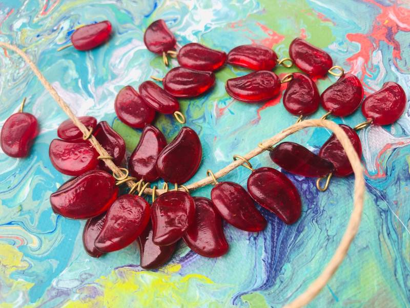 15 Stück Rote Mangoglas Anhänger Mit Messingdrahtschlaufen - Lampenarbeit von BuyAFairytale