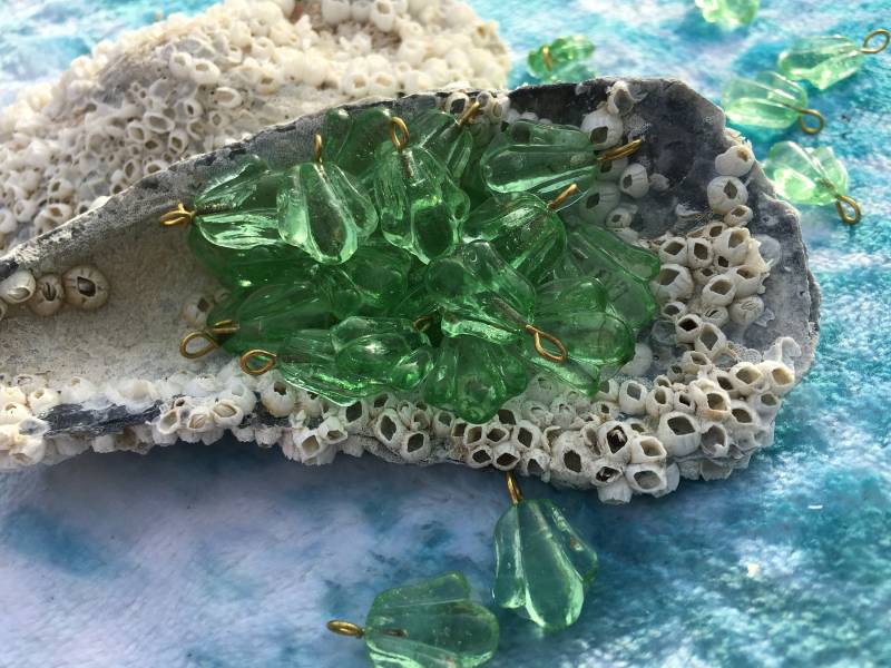 20 Stück Klare, Grüne Blatt Charms/Tropfen Mit Messing Draht. {C4-92#00827} von BuyAFairytale