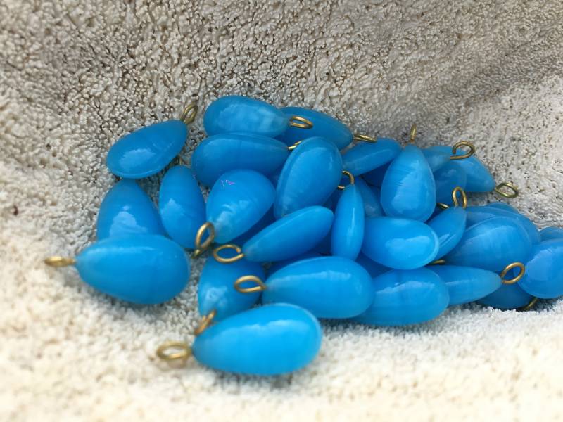 20 Stück Regentropfen Glasanhänger Blaue Tropfen Mit Messingdraht-Perlen. {C3-88#00623} von BuyAFairytale