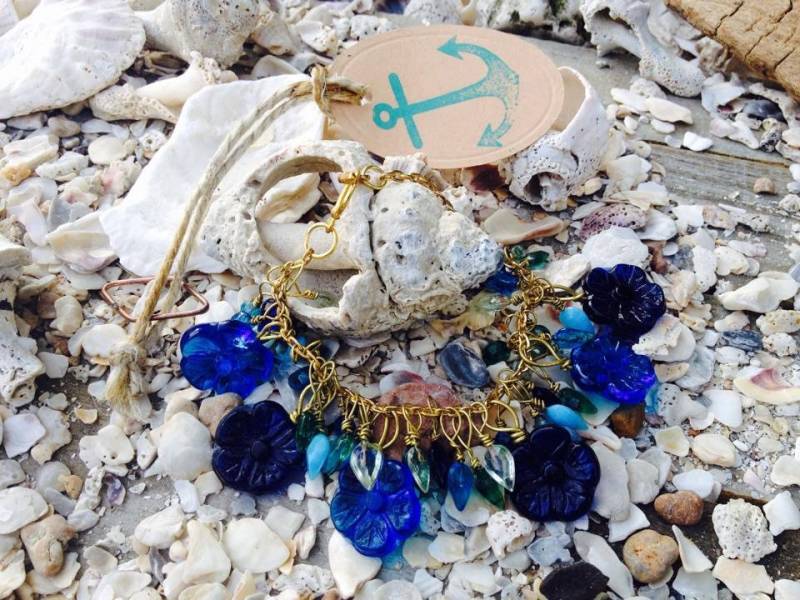 Blaue Glas Perlen Armband-Syroca Designs-Blumen Glasperlen von BuyAFairytale