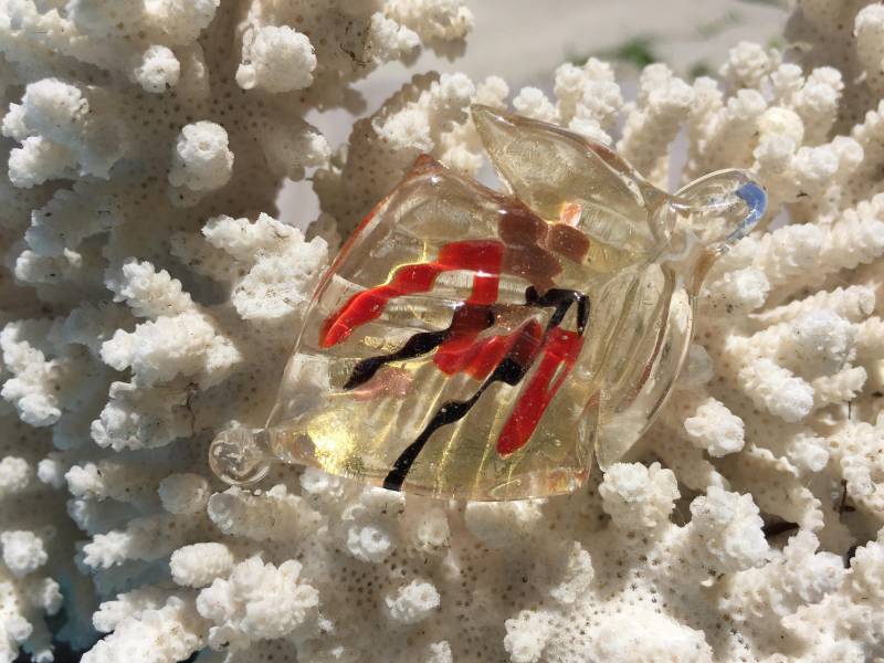 Handgefertigte Murano Style Glas Blatt Anhänger Gold Sand Lampwork von BuyAFairytale