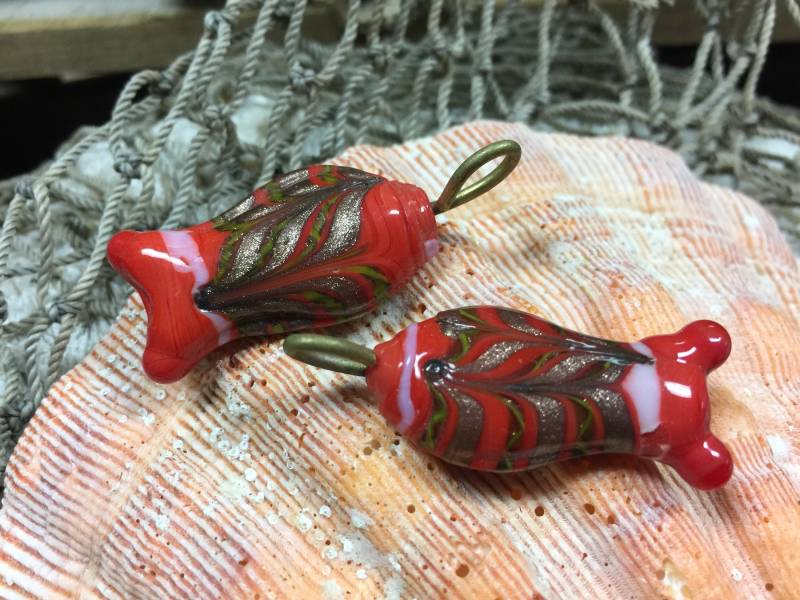 Lieferumfang 2 Grosse Chunky Red Fish Glas Anhänger/Charms Lamp Work von BuyAFairytale