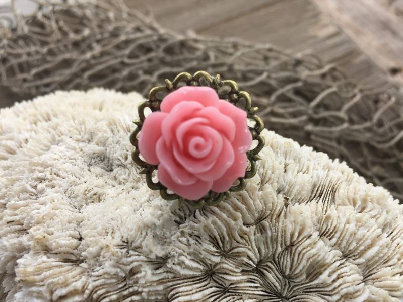 Rose Ring Rosa Einstellbar Antique Messing Filigree von BuyAFairytale