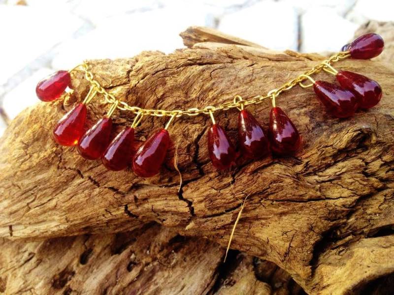 Rotes Armband | Weihnachtsschmuck Retro Weihnachts-Charm-Armband-Syroca Designs von BuyAFairytale