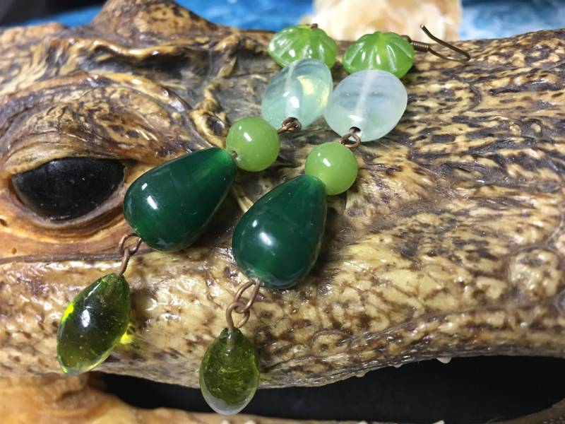 Vintage Grüne Glas Perlen Ohrringe 3 "Lang von BuyAFairytale