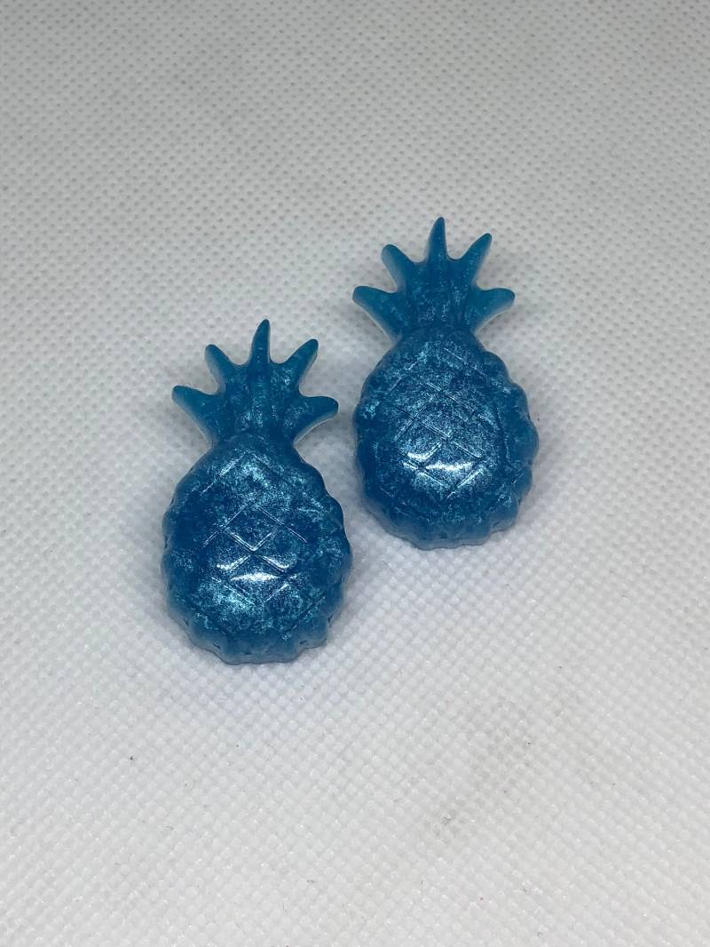 Blaue Perlglanz Ananas Ohrstecker Blaue Perlglanz Ananas Ohrstecker von BuyApeShiz