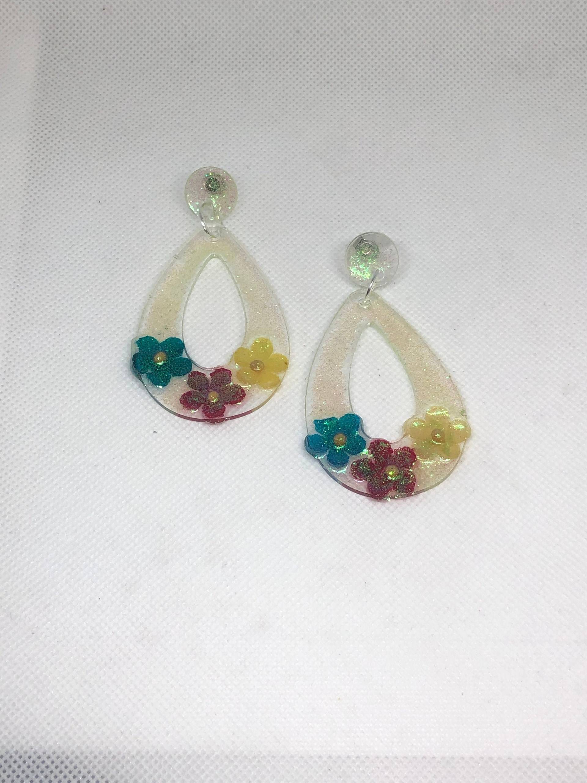 Florale Glitter Dangle Stuten Florale Glitter Dangle Stuten von BuyApeShiz