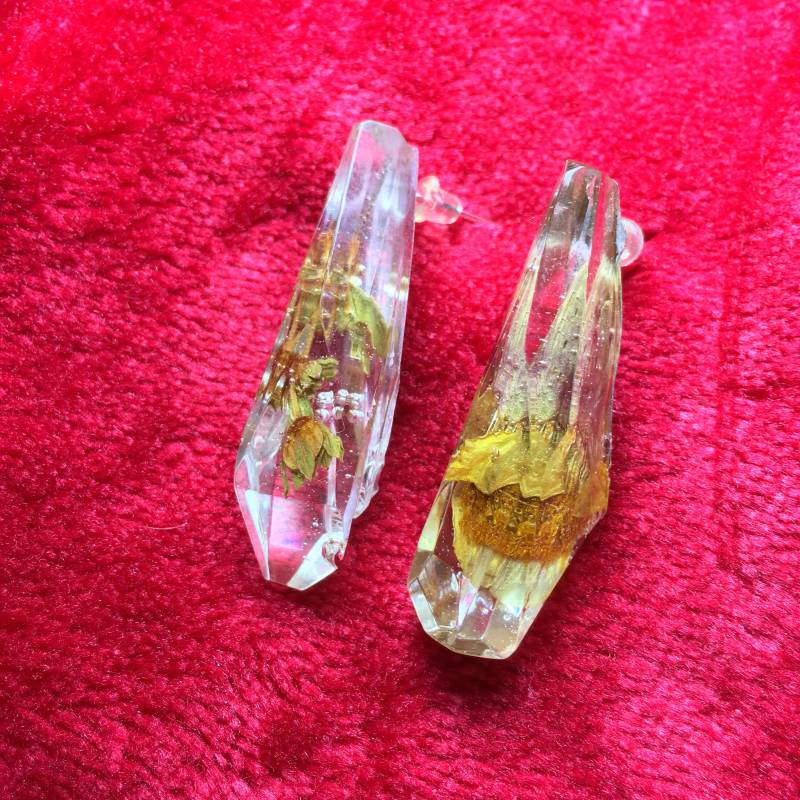 Gepresste Blume Kristallohrringe Gepresste Blume Kristallohrringe von BuyApeShiz