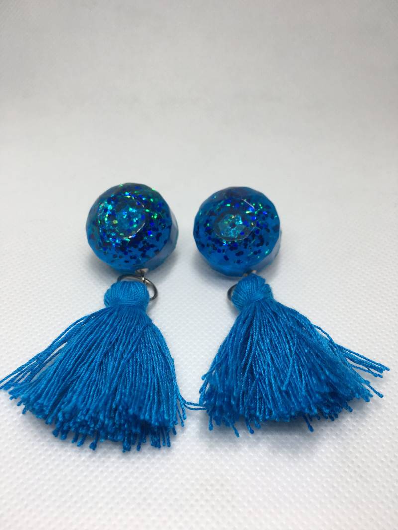 Glitzernde Blaue Quastenohrringe von BuyApeShiz
