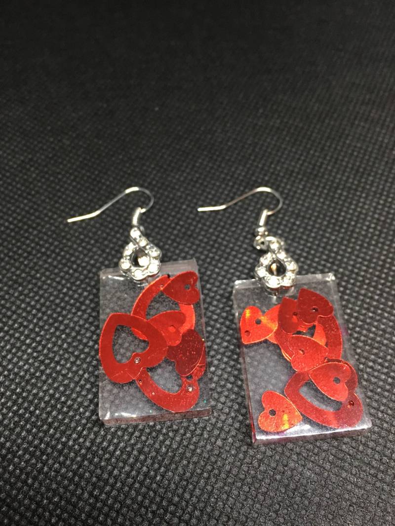 Herz-Konfetti-Ohrringe von BuyApeShiz