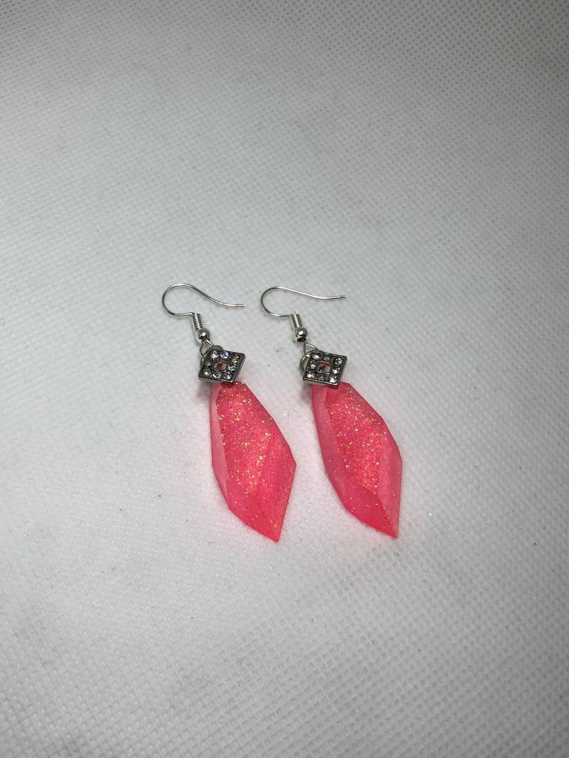 Kleine Rosa Glitter Kristallohrringe Kleine Rosa Glitter Kristallohrringe von BuyApeShiz