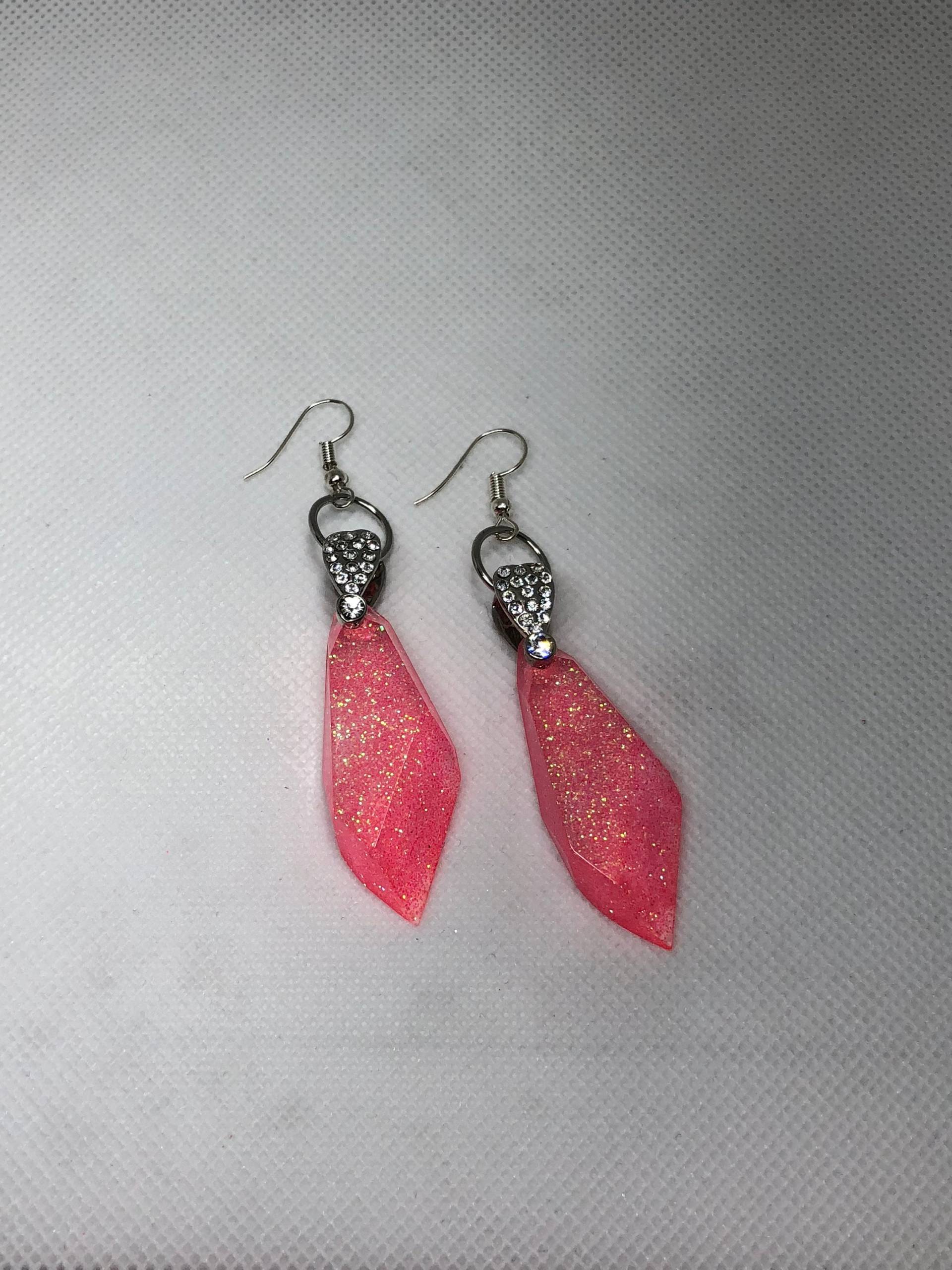 Rosa Glitter Kristallohrringe Rosa Glitter Kristallohrringe von BuyApeShiz