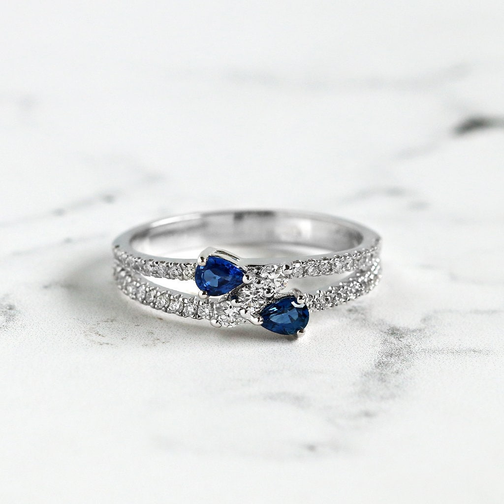 Blaue Saphir-Diamant-Ring, Birne Geschnitten, Doppelt Bandringe, Einzigartige Zeigefingerring, Saphir Aussagering, Gelb/Rosa/Weiß 18K/14K Gold von BuyArtJewels
