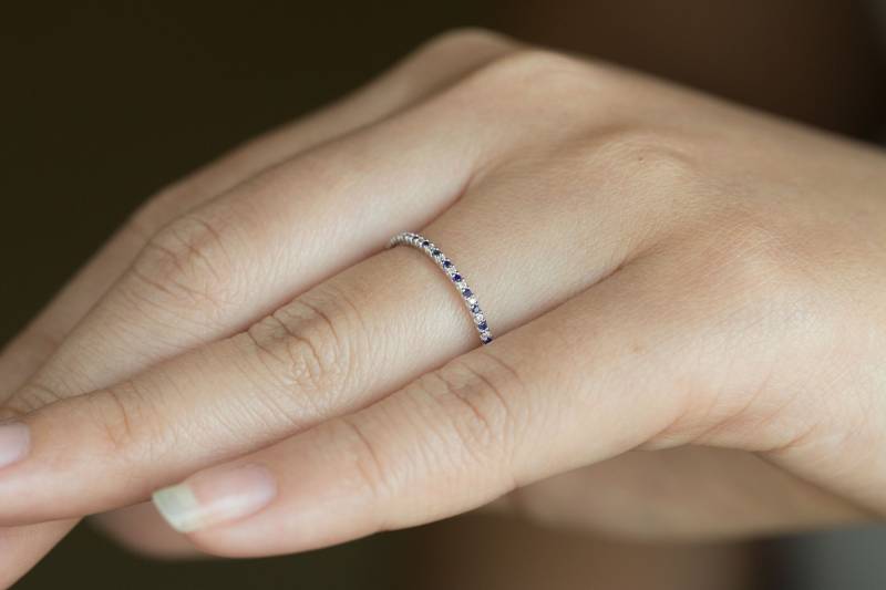 Blauer Saphir Ehering, Natürlicher Weißer Diamant Halbes Eternity Band, Massives 14K 18K Gold, Zierlicher Stapelring, Stapelbarer Ring von BuyArtJewels