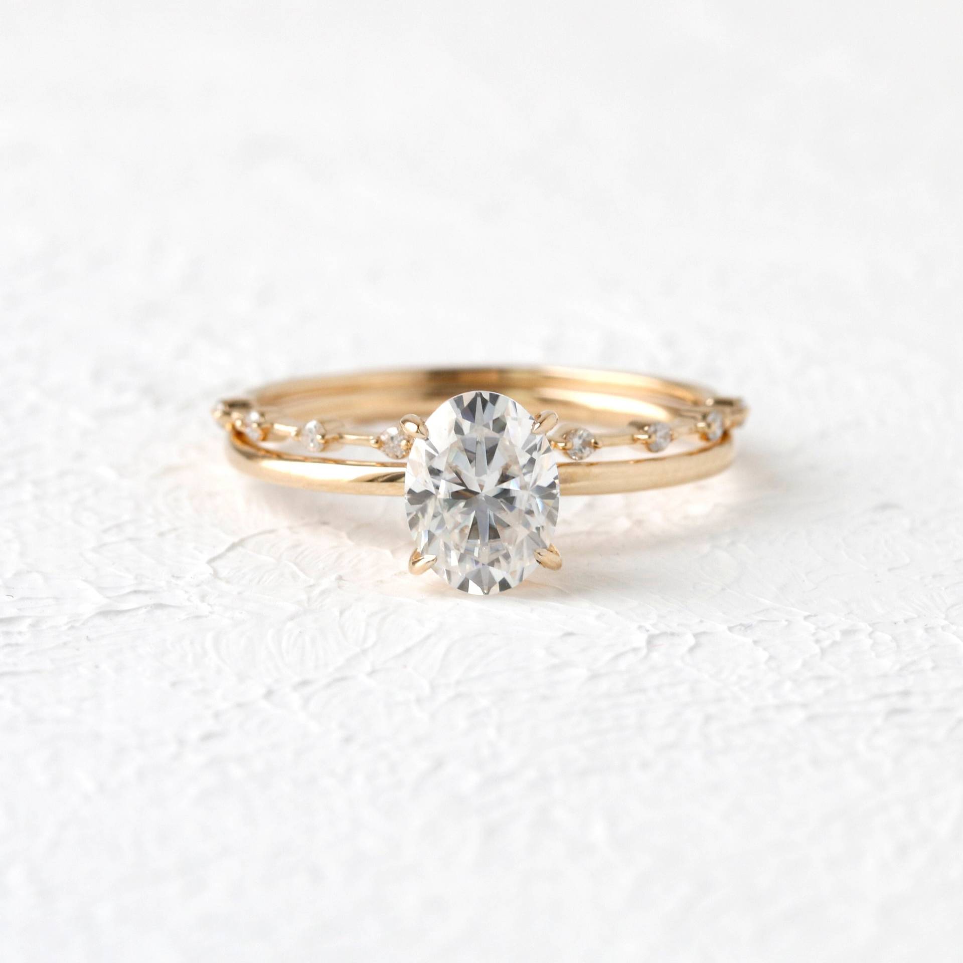 Moissanite Verlobungsring Set, Diamant Half Eternity, 1, 5 Karat Zertifizierter Ovaler Ehering, Massivgold 14K 18K Rose Weiß Gelb von BuyArtJewels