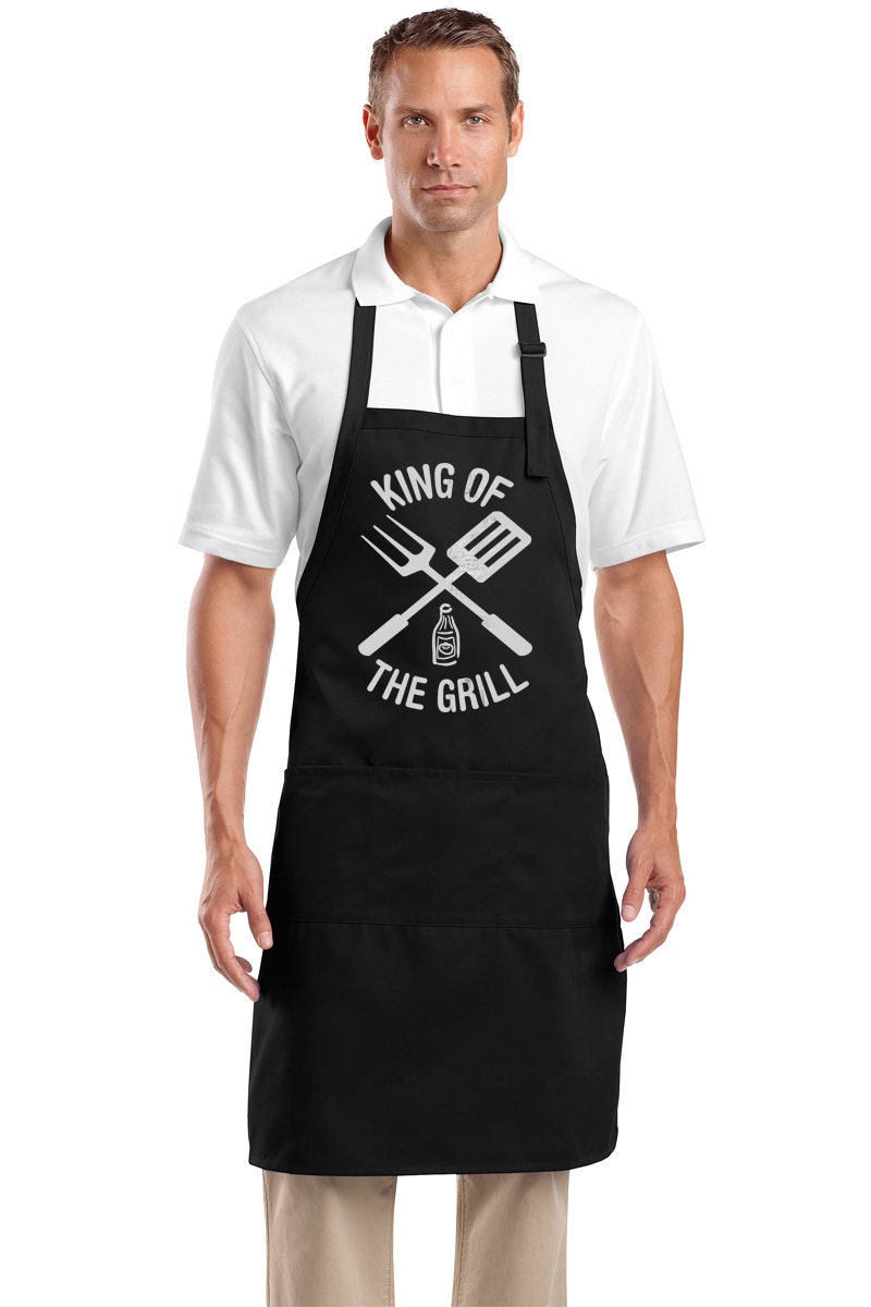King Of The Grill Ganzer Länge Schürze Mit Taschen Kingofgrill-A700 von BuyCoolShirts