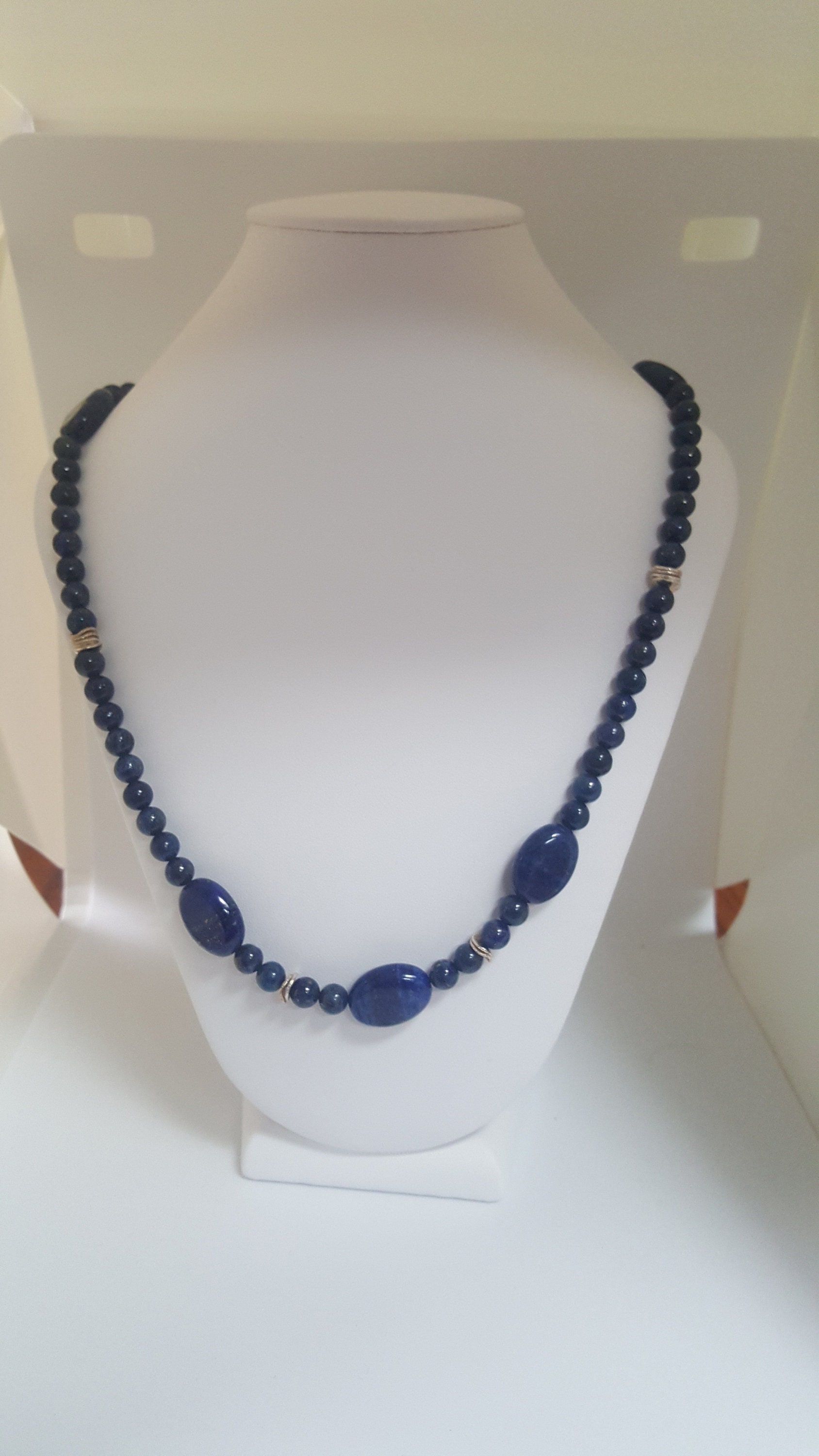 Schöne Blaue Lapis-Lazuli-Set Schöne Blaue Lapis-Lazuli-Set von BuyGosh