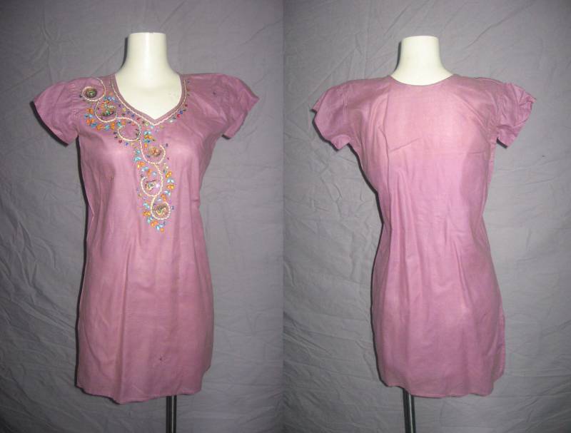 Vintage Lavendel V-Ausschnitt Flügelärmel Pailletten Perlen Verziert Tunika Kaftan Bluse Top Kurzes Mikro Mini Kleid W/Side Slits Vintage Lavendel V-Ausschnitt Flügelärmel Pailletten Perlen Verziert Tunika Kaftan Bluse Top Kurzes Mikro Mini Kleid W/Side Slits von BuyOBO