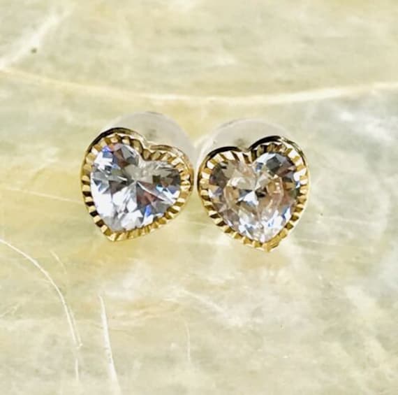 10K Gold Cubic Zirkonia Runde Lünette Herz Ohrstecker von BuyTheWayArtiques