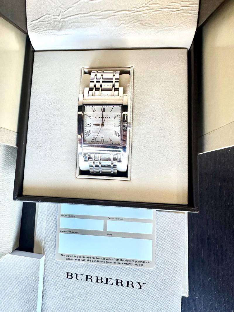 Herren Silber Burberry Swiss Made Armbanduhr Mit Original Box Handbücher Und Garantiekarte Plus Zusätzliche Links von BuyTheWayArtiques