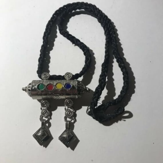 Regenbogenfarbene Kette Silberfarbener Zylinder Mit Seil Wickelkette von BuyTheWayArtiques