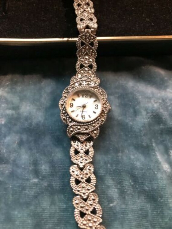 Vintage Damen Markasiten Armbanduhr Silber Ton in Original Box Zeitmesser Japan Quartz von BuyTheWayArtiques