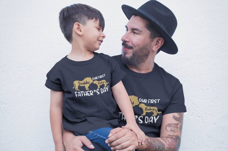 Unser Erster Vatertag Passende Shirts, Vater Sohn Papa Und Daddy Ich Passend, Tochter Passend von Buzzoutwear