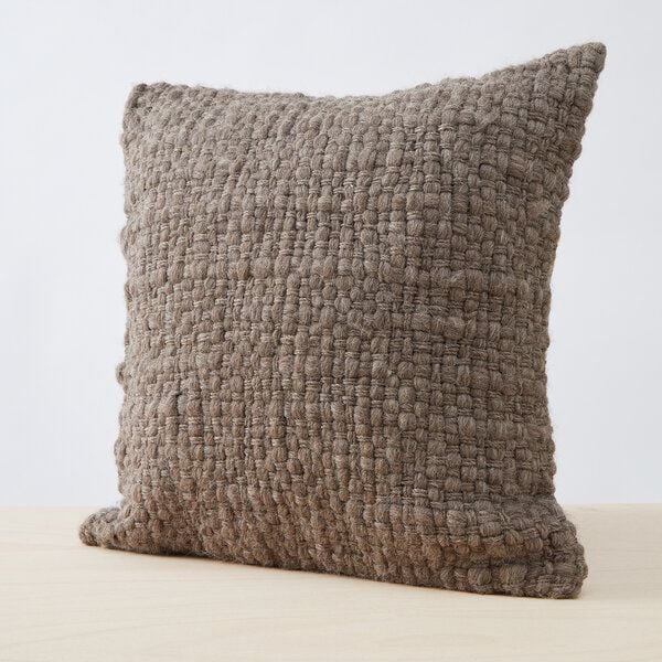 By Native Kissen "Sueño" aus Merinoschurwolle, handgewebt von By Native