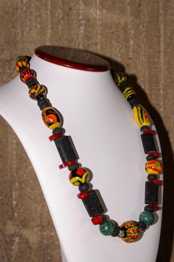 Rasta & Vulkaan, Koraal, Sterling Silber Gehämmert Und Birdie Handgemaakte Glaskralen Geflecht Rasta & Vulkaan, Koraal, Sterling Silber Gehämmert Und Birdie Handgemaakte Glaskralen Geflecht von ByDaatje