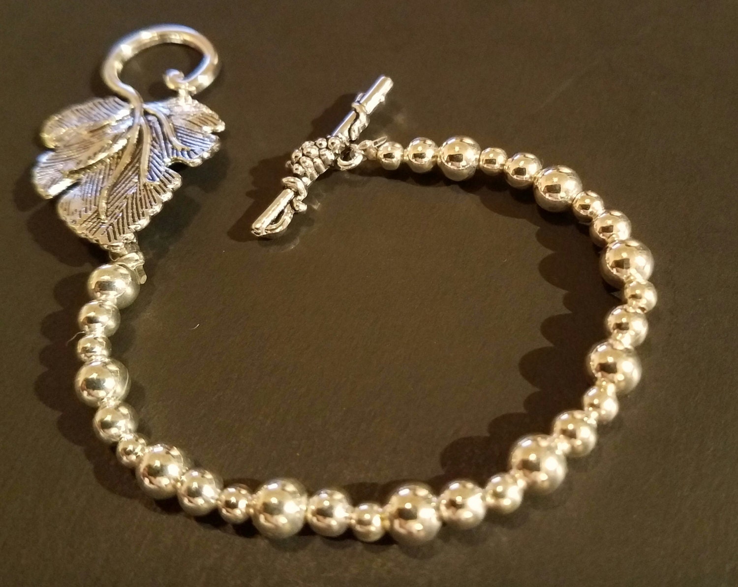 Königliche Perlen Armband Königliche Perlen Armband von ByFaithInc