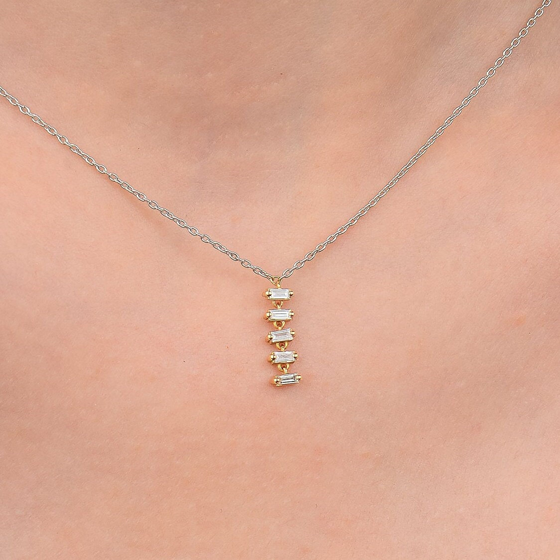 Baguette Diamant Tropfen Halskette, 18K Weißgold Anhänger, Braut Hochzeit Versprechen An Meine Frau Halskette von ByGianniDiamond