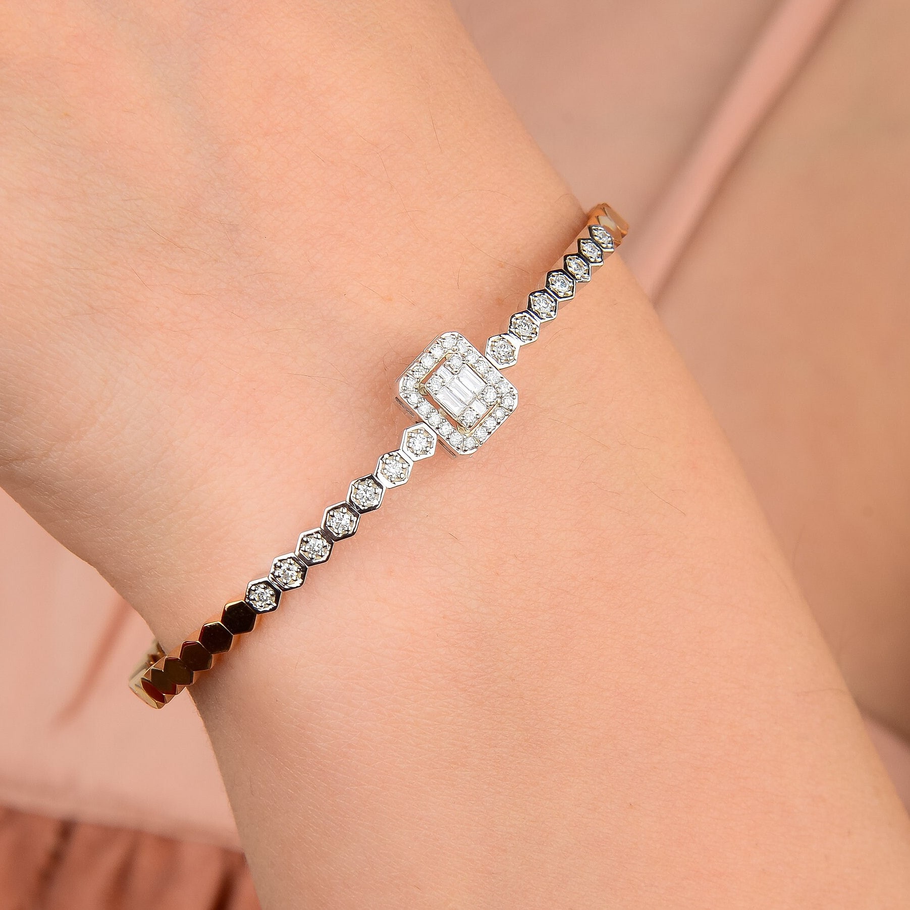 Runde Diamanten Und Baguette-Diamanten, Verziert Auf Einem Tennisarmband Aus 14 Karat Weißgold, Luxuriöser Feiner Brautschmuck, Elegantes von ByGianniDiamond