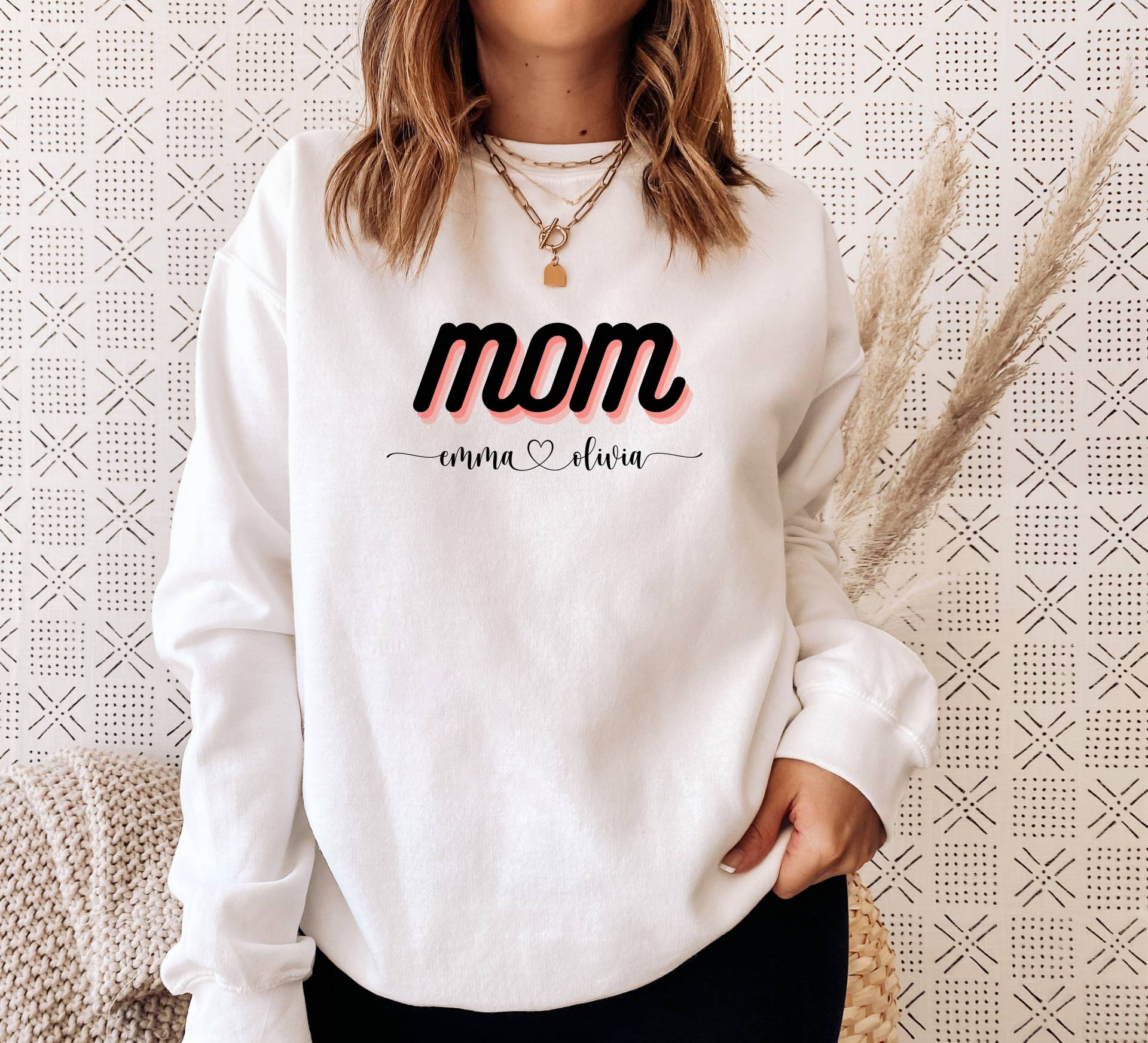 Mama Sweatshirt Mit Namen, Sweatshirt, Muttertag Geschenk Von Tochter Sohn, Personalisiertes Shirt von ByHandcraft