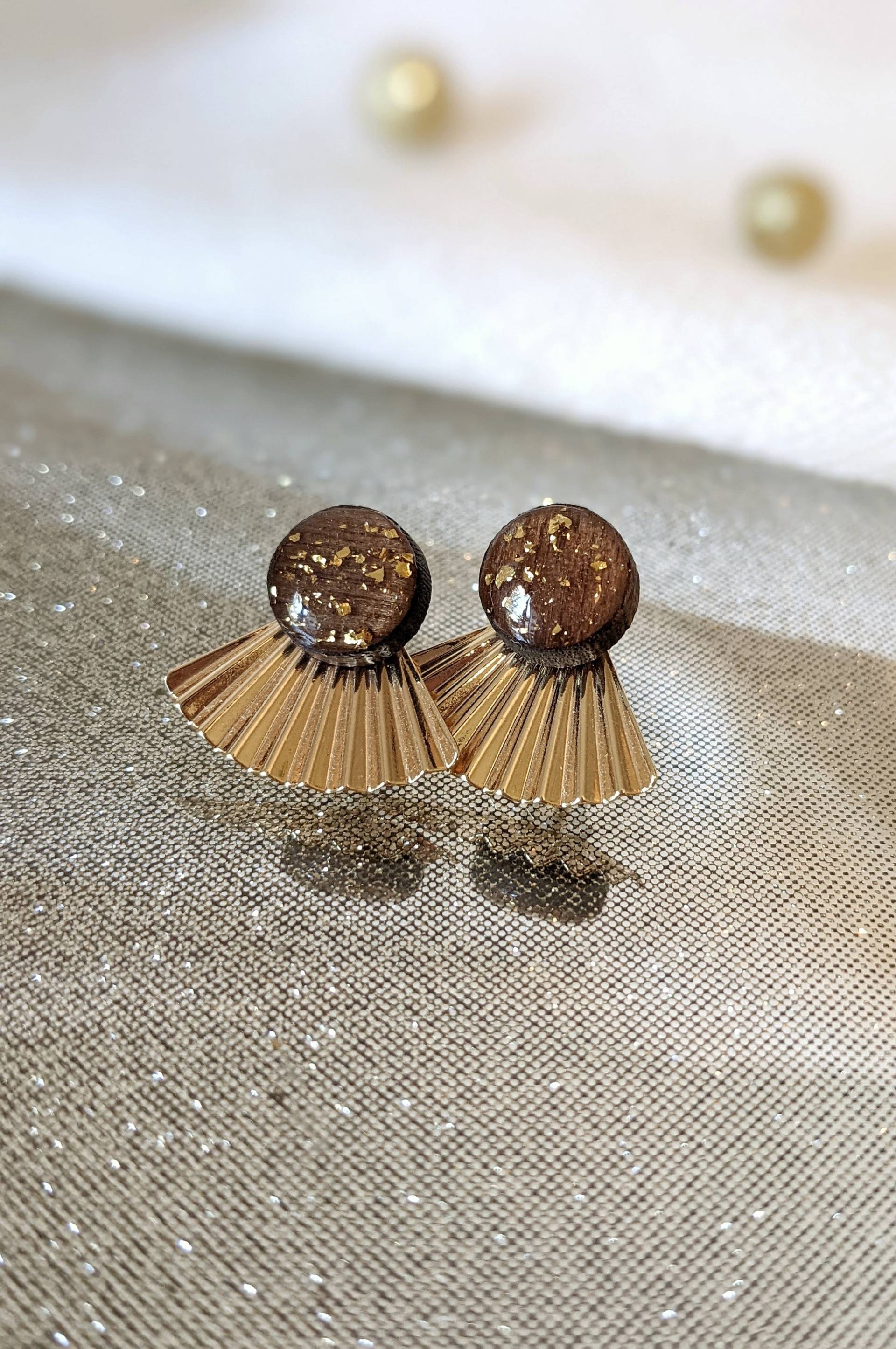 Drei-In-Eins-Ohrringe Aus Massivem Mahagoniholz, Edelstahl Und Vergoldetem Messing, Handgeharzt von ByHeloise