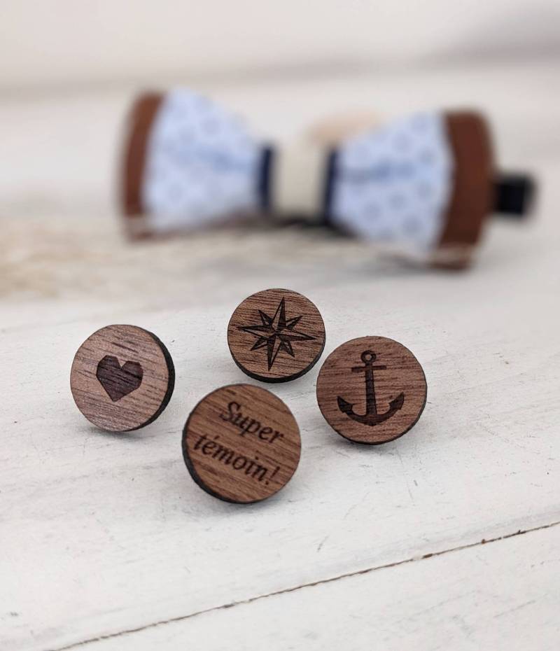 Gravierte Holznadeln - Kragen- Oder Jackenschmuck Wunsch Für Trauzeugen Und Brautjungfern von ByHeloise