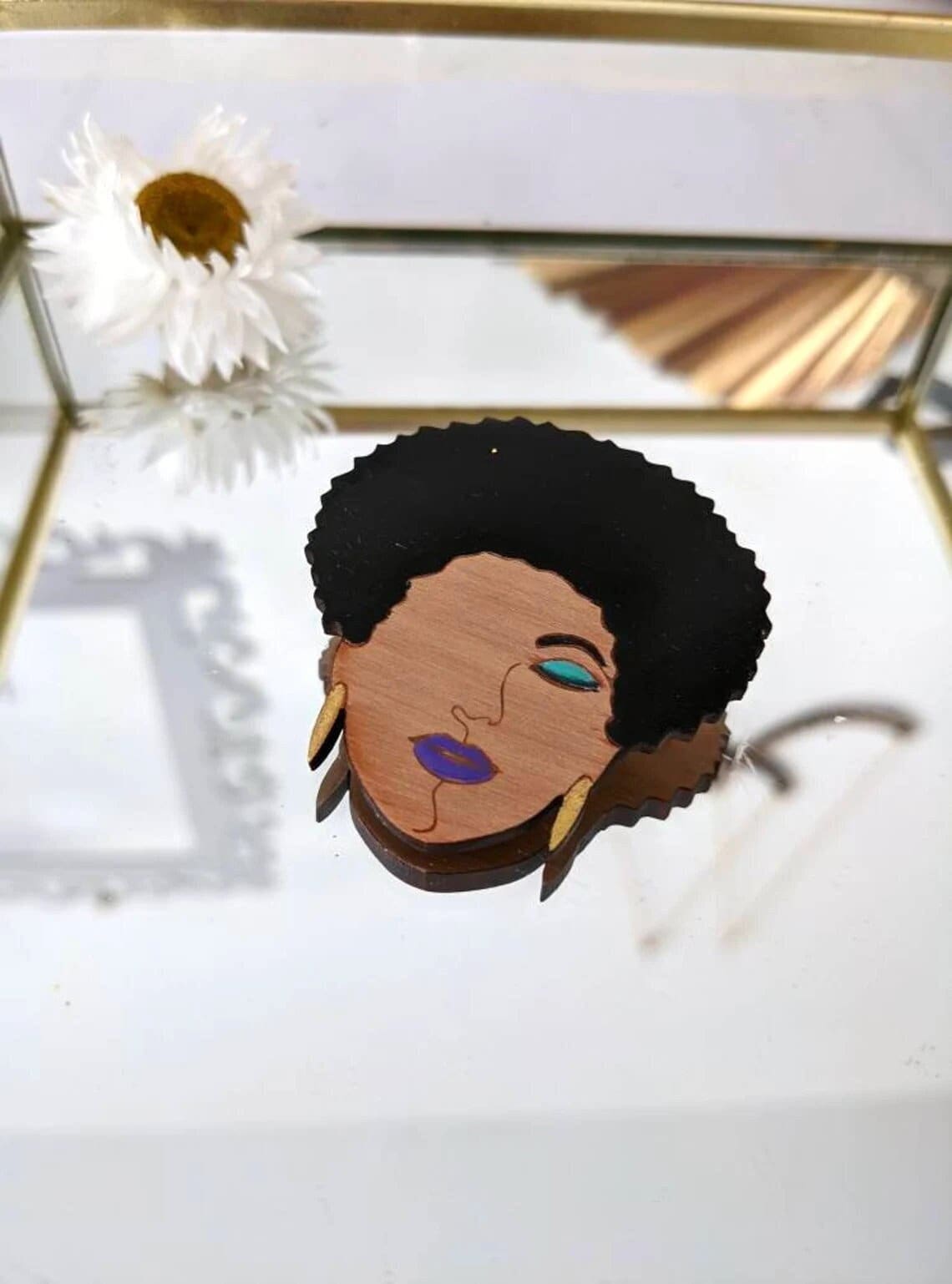 Holzbrosche Mit Afro-Gesicht - Birnenholz Und Harz von ByHeloise