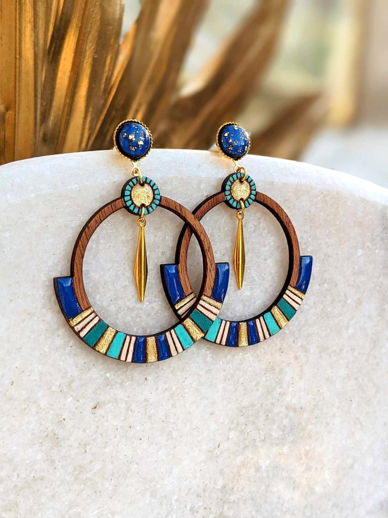 Ohrringe Aus Massivem Mahagoniholz, Rund Und Ausgehöhlt, Ägyptisch Inspiriert von ByHeloise