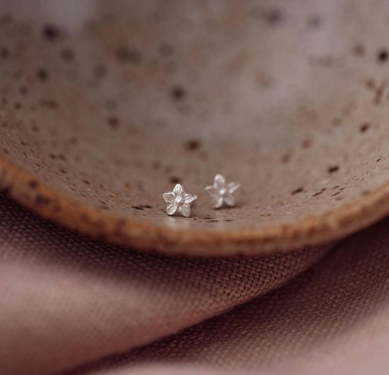 Handgemachte Sterling Silber Vergissmeinnicht Blumen Ohrstecker von ByImogenRose